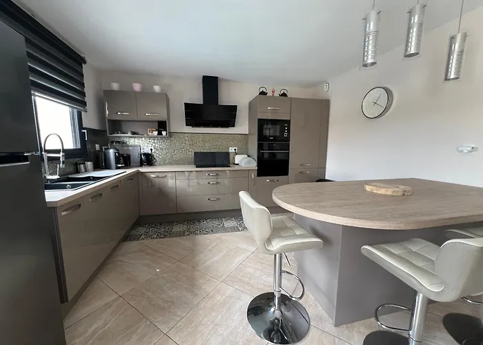 ヴィラ La Des Cistes Au Calme Vue Etangs