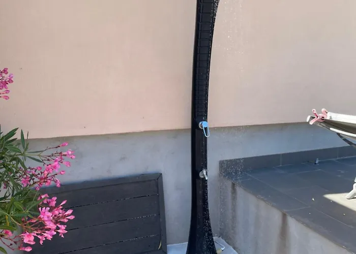 La Des Cistes Au Calme Vue Etangs