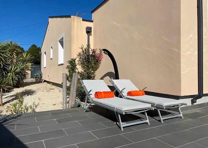 La Des Cistes Au Calme Vue Etangs * ナルボンヌ